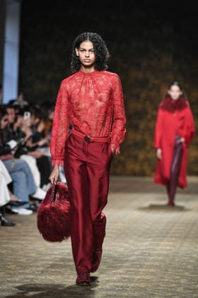 PFW - Shiatzy Chen Runway in Paris FA A model walks the runway for the Shiatzy Chen collection as part of Paris Fashion Week in Paris, on March 9, 2026. Photo by Firas Abdullah ABACAPRESS.COM Paris Ile-de-France France  Copyright: xAbdullahxFiras ABACAx