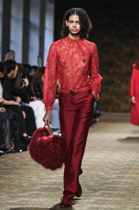 PFW - Shiatzy Chen Runway in Paris FA A model walks the runway for the Shiatzy Chen collection as part of Paris Fashion Week in Paris, on March 9, 2026. Photo by Firas Abdullah ABACAPRESS.COM Paris Ile-de-France France  Copyright: xAbdullahxFiras ABACAx