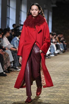 PFW - Shiatzy Chen Runway in Paris FA A model walks the runway for the Shiatzy Chen collection as part of Paris Fashion Week in Paris, on March 9, 2026. Photo by Firas Abdullah ABACAPRESS.COM Paris Ile-de-France France  Copyright: xAbdullahxFiras ABACAx