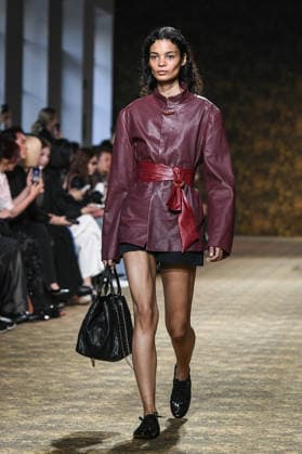 PFW - Shiatzy Chen Runway in Paris FA A model walks the runway for the Shiatzy Chen collection as part of Paris Fashion Week in Paris, on March 9, 2026. Photo by Firas Abdullah ABACAPRESS.COM Paris Ile-de-France France  Copyright: xAbdullahxFiras ABACAx