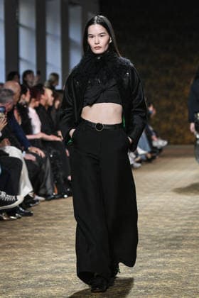 PFW - Shiatzy Chen Runway in Paris FA A model walks the runway for the Shiatzy Chen collection as part of Paris Fashion Week in Paris, on March 9, 2026. Photo by Firas Abdullah ABACAPRESS.COM Paris Ile-de-France France  Copyright: xAbdullahxFiras ABACAx