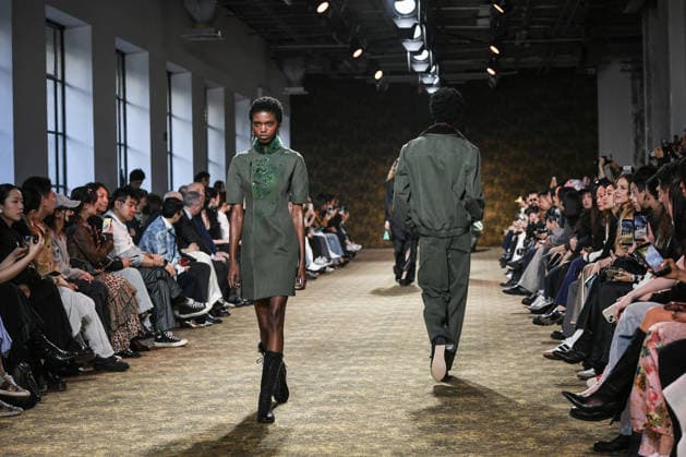 PFW - Shiatzy Chen Runway in Paris FA Models walk the runway for the Shiatzy Chen collection as part of Paris Fashion Week in Paris, on March 9, 2026. Photo by Firas Abdullah ABACAPRESS.COM Paris Ile-de-France France  Copyright: xAbdullahxFiras ABACAx