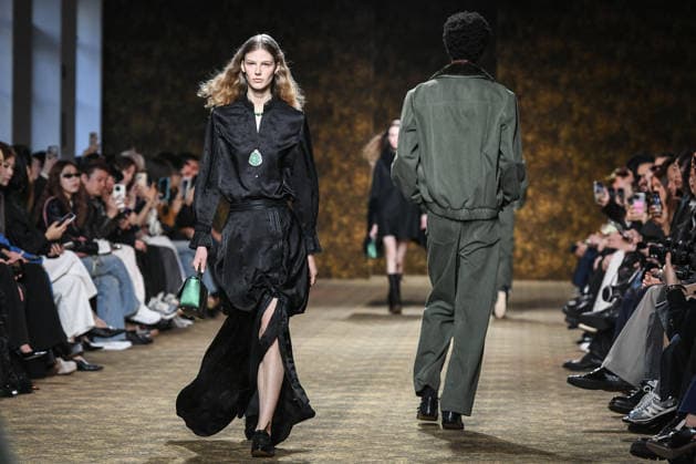 PFW - Shiatzy Chen Runway in Paris FA Models walk the runway for the Shiatzy Chen collection as part of Paris Fashion Week in Paris, on March 9, 2026. Photo by Firas Abdullah ABACAPRESS.COM Paris Ile-de-France France  Copyright: xAbdullahxFiras ABACAx