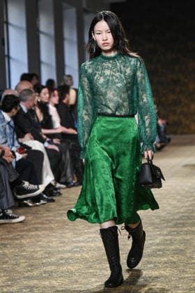 PFW - Shiatzy Chen Runway in Paris FA A model walks the runway for the Shiatzy Chen collection as part of Paris Fashion Week in Paris, on March 9, 2026. Photo by Firas Abdullah ABACAPRESS.COM Paris Ile-de-France France  Copyright: xAbdullahxFiras ABACAx