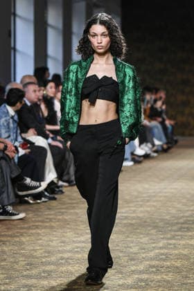 PFW - Shiatzy Chen Runway in Paris FA A model walks the runway for the Shiatzy Chen collection as part of Paris Fashion Week in Paris, on March 9, 2026. Photo by Firas Abdullah ABACAPRESS.COM Paris Ile-de-France France  Copyright: xAbdullahxFiras ABACAx