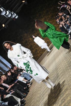 PFW - Shiatzy Chen Runway in Paris FA A model walks the runway for the Shiatzy Chen collection as part of Paris Fashion Week in Paris, on March 9, 2026. Photo by Firas Abdullah ABACAPRESS.COM Paris Ile-de-France France  Copyright: xAbdullahxFiras ABACAx