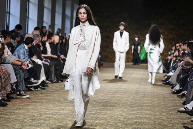 PFW - Shiatzy Chen Runway in Paris FA A model walks the runway for the Shiatzy Chen collection as part of Paris Fashion Week in Paris, on March 9, 2026. Photo by Firas Abdullah ABACAPRESS.COM Paris Ile-de-France France  Copyright: xAbdullahxFiras ABACAx