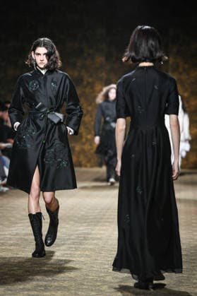 PFW - Shiatzy Chen Runway in Paris FA A model walks the runway for the Shiatzy Chen collection as part of Paris Fashion Week in Paris, on March 9, 2026. Photo by Firas Abdullah ABACAPRESS.COM Paris Ile-de-France France  Copyright: xAbdullahxFiras ABACAx