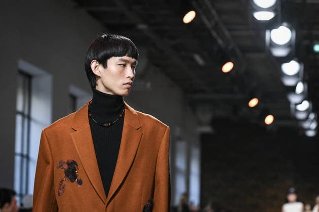 PFW - Shiatzy Chen Runway in Paris FA A model walks the runway for the Shiatzy Chen collection as part of Paris Fashion Week in Paris, on March 9, 2026. Photo by Firas Abdullah ABACAPRESS.COM Paris Ile-de-France France  Copyright: xAbdullahxFiras ABACAx