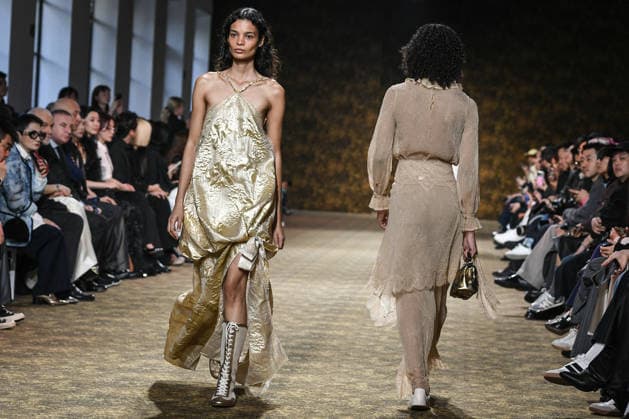 PFW - Shiatzy Chen Runway in Paris FA Models walk the runway for the Shiatzy Chen collection as part of Paris Fashion Week in Paris, on March 9, 2026. Photo by Firas Abdullah ABACAPRESS.COM Paris Ile-de-France France  Copyright: xAbdullahxFiras ABACAx