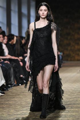 PFW - Shiatzy Chen Runway in Paris FA A model walks the runway for the Shiatzy Chen collection as part of Paris Fashion Week in Paris, on March 9, 2026. Photo by Firas Abdullah ABACAPRESS.COM Paris Ile-de-France France  Copyright: xAbdullahxFiras ABACAx