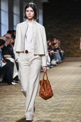 PFW - Shiatzy Chen Runway in Paris FA A model walks the runway for the Shiatzy Chen collection as part of Paris Fashion Week in Paris, on March 9, 2026. Photo by Firas Abdullah ABACAPRESS.COM Paris Ile-de-France France  Copyright: xAbdullahxFiras ABACAx