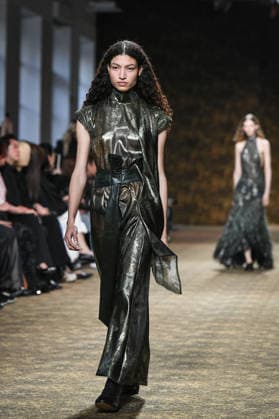 PFW - Shiatzy Chen Runway in Paris FA A model walks the runway for the Shiatzy Chen collection as part of Paris Fashion Week in Paris, on March 9, 2026. Photo by Firas Abdullah ABACAPRESS.COM Paris Ile-de-France France  Copyright: xAbdullahxFiras ABACAx