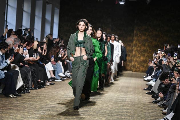 PFW - Shiatzy Chen Runway in Paris FA Models walk the runway for the Shiatzy Chen collection as part of Paris Fashion Week in Paris, on March 9, 2026. Photo by Firas Abdullah ABACAPRESS.COM Paris Ile-de-France France  Copyright: xAbdullahxFiras ABACAx