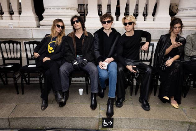 Valentina Hites, Jérémy Kapone, Offenbach Dorian Lux and César de Rummel at the Front Row of the Zadig Voltaire Zadig Voltaire Collection Prêt à Porter Feminine Automne Hiver 2026 2027 fashion show during the Paris Fashion Week PFW, at the Palais Galliera, in Paris, France, on March 09, 2026 Jeremy Melloul Bestimage Front Row at the Zadig Voltaire Zadig Voltaire Fashion Show Ready to Wear Collection Fall Winter 2026 2027 during Paris Fashion Week on March 09, 2026 Paris France  Copyright: xJeremyxMelloulx xBestimagexJeremyxMelloulx xBestimagex