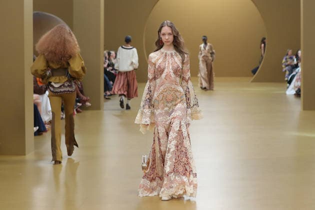 PFW - Zimmermann Runway A model walks the runway during the Zimmermann Womenswear Fall Winter 2026-2027 show as part of Paris Fashion Week on March 9, 2026 in Paris, France. Photo by Alain Gil Gonzalez ABACAPRESS.COM Paris France  Copyright: xGonzalezxAlain-Gil ABACAx