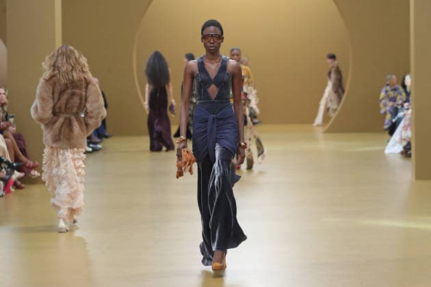 PFW - Zimmermann Runway A model walks the runway during the Zimmermann Womenswear Fall Winter 2026-2027 show as part of Paris Fashion Week on March 9, 2026 in Paris, France. Photo by Alain Gil Gonzalez ABACAPRESS.COM Paris France  Copyright: xGonzalezxAlain-Gil ABACAx