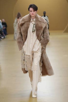 PFW - Zimmermann Runway A model walks the runway during the Zimmermann Womenswear Fall Winter 2026-2027 show as part of Paris Fashion Week on March 9, 2026 in Paris, France. Photo by Alain Gil Gonzalez ABACAPRESS.COM Paris France  Copyright: xGonzalezxAlain-Gil ABACAx