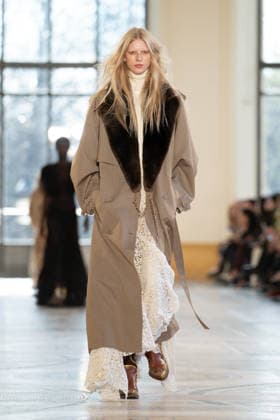 PFW - Gabriela Hearst Runway LZ A model walks the runway during the Gabriela Hearst Winter 2026-2027 show as part of Paris Fashion Week on March 09, 2026 at Petit Palais in Paris, France. Photo by Laurent Zabulon ABACAPRESS.COM  Copyright: xZabulonxLaurent ABACAx