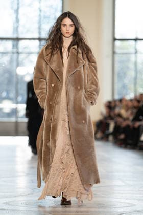 PFW - Gabriela Hearst Runway LZ A model walks the runway during the Gabriela Hearst Winter 2026-2027 show as part of Paris Fashion Week on March 09, 2026 at Petit Palais in Paris, France. Photo by Laurent Zabulon ABACAPRESS.COM  Copyright: xZabulonxLaurent ABACAx