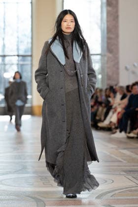 PFW - Gabriela Hearst Runway LZ A model walks the runway during the Gabriela Hearst Winter 2026-2027 show as part of Paris Fashion Week on March 09, 2026 at Petit Palais in Paris, France. Photo by Laurent Zabulon ABACAPRESS.COM  Copyright: xZabulonxLaurent ABACAx