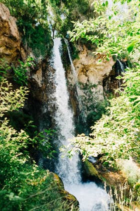 Sunny day at Rifle Falls State Park in Colorado Rifle, Colorado, United States R_XPQF2603075E-1978980-01