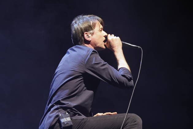 09 03 2026, Suede, singer Brett Anderson, in concert live at Uber Eats Music Hall, Berlin, Berlin