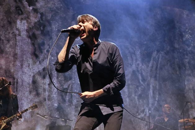 09 03 2026, Suede, singer Brett Anderson, in concert live at Uber Eats Music Hall, Berlin, Berlin