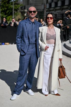 PFW Gabriela Hearst Outside Arrivals Gabriele Corcos, Debi Mazar arriving at the Gabriela Hearst show during Fashion Week in Paris, France on March 9, 2026. Photo by Julien Reynaud APS-Medias ABACAPRESS.COM Paris France  Copyright: xReynaudxJulien APS-Medias ABACAx