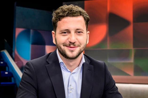 GER, Berlin, tough but fair Ð political talk show, TV, format, with host Louis Klamroth, Das Erste, pictured from left Felix Banaszak Alliance 90 The Greens Party Chairman, March 9, 2026 Copyright: HMBxMedia UwexKoch