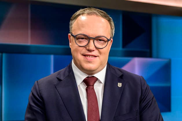 GER, Berlin, tough but fair Ð political talk show, TV, format, with host Louis Klamroth, Das Erste, pictured from left Mario Voigt CDU Minister President of Thuringia, March 9, 2026 Copyright: HMBxMedia UwexKoch