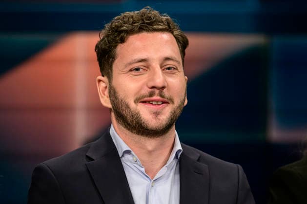 GER, Berlin, tough but fair Ð political talk show, TV, format, with host Louis Klamroth, Das Erste, pictured from left Felix Banaszak Alliance 90 The Greens Party Chairman, March 9, 2026 Copyright: HMBxMedia UwexKoch