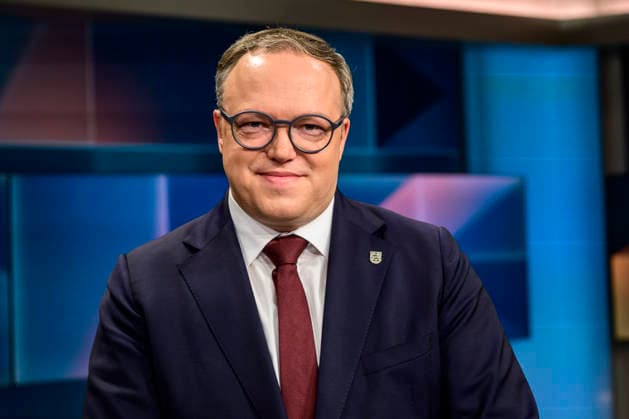 GER, Berlin, tough but fair Ð political talk show, TV, format, with host Louis Klamroth, Das Erste, pictured from left Mario Voigt CDU Minister President of Thuringia, March 9, 2026 Copyright: HMBxMedia UwexKoch