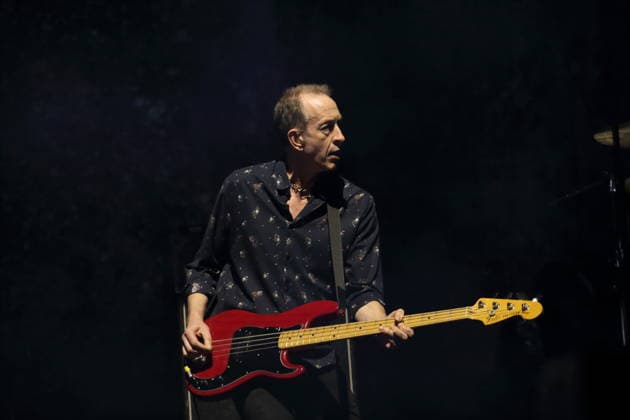 Mat Osman from the band Suede at a concert at the Uber Eats Music Hall in Berlin, March 9, 2026 Suede concert Berlin