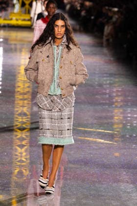 PFW - Chanel Runway LZ A model walks the runway during the Chanel Winter 2026-2027 show as part of Paris Fashion Week on March 09, 2026 at Grand Palais in Paris, France. Photo by Laurent Zabulon ABACAPRESS.COM  Copyright: xZabulonxLaurent ABACAx