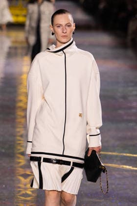 PFW - Chanel Runway LZ Julia Nobis walks the runway during the Chanel Winter 2026-2027 show as part of Paris Fashion Week on March 09, 2026 at Grand Palais in Paris, France. Photo by Laurent Zabulon ABACAPRESS.COM Paris  Copyright: xZabulonxLaurent ABACAx