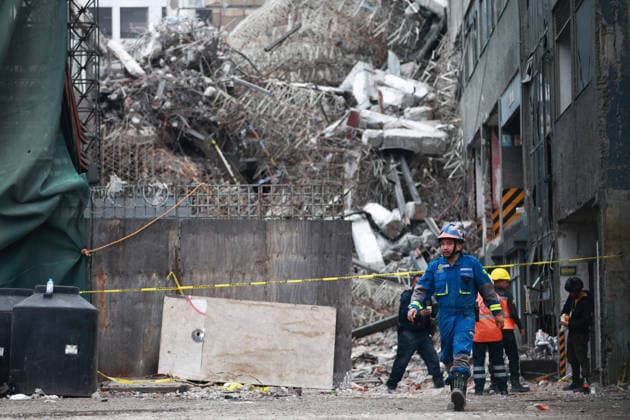 At least one dead, two still trapped after building collapses in Mexico City MEXICO CITY, MEXICO - MARCH 09: Rescue workers inspect the area of a partially collapsed building that left at least one person dead and two still trapped under the rubble, in Mexico City, Mexico on March 09, 2026. Rescue workers continue searching for people trapped in the building, which was undergoing demolition when the collapse occurred, while army and navy personnel secure the area. Daniel Cardenas Anadolu Mexico City Mexico. Editorial use only. Please get in touch for any other usage.  Copyright: x2026xAnadoluxDanielxCardenasx