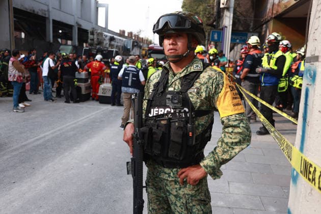 At least one dead, two still trapped after building collapses in Mexico City MEXICO CITY, MEXICO - MARCH 09: A member of the Mexican Army guards the area of a partially collapsed building that left at least one person dead and two still trapped under the rubble, in Mexico City, Mexico on March 09, 2026. Rescue workers continue searching for people trapped in the building, which was undergoing demolition when the collapse occurred, while army and navy personnel secure the area. Daniel Cardenas Anadolu Mexico City Mexico. Editorial use only. Please get in touch for any other usage.  Copyright: x2026xAnadoluxDanielxCardenasx