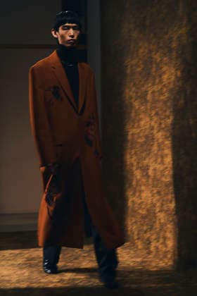 Paris Fashion Week - Women F W 26-27 Shiatzy Chen Fashion Show Backstage Paris, France LV Yifan Paris Fashion Week - Women F W 26-27 Shiatzy Chen Fashion Show Backstage Paris, France 9th March 2026 SGPItalia id 134576_012 * Not Exclusive  Copyright: xLorenzoxCremonax