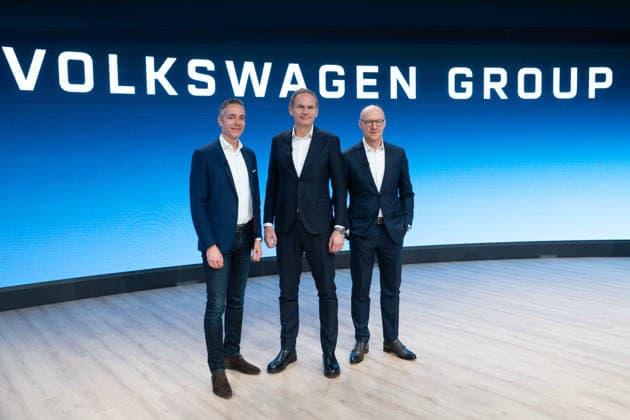 v.l. Dr. Sebastian RUDOLPH, Leiter der Konzernkommunikation, Dr. Oliver BLUME, Vorstandsvorsitzender der Volkswagen AG, CEO, Dr. Arno ANTLITZ,, Vorstandsmitglied, Finanzvorstand, CFO, Finanz und Operatives Geschaeft, Jahrespressekonferenz der Volkswagen AG, Aktiengesellschaft in Wolfsburg am 10.03.2026. *** from l Dr Sebastian RUDOLPH, Head of Group Communications, Dr Oliver BLUME, Chairman of the Board of Management of Volkswagen AG, CEO, Dr Arno ANTLITZ,, Member of the Board of Management, Chief Financial Officer, CFO, Finance and Operations, Annual Press Conference of Volkswagen AG, Aktiengesellschaft in Wolfsburg on 10 03 2026