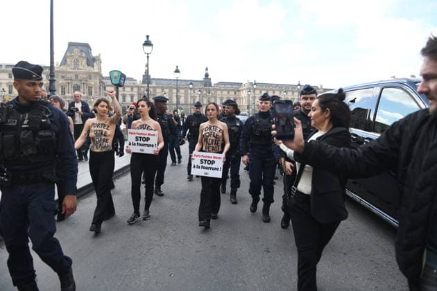 PFW - PETA Demonstration in Front of The Vuitton Show PETA protest against fur in front of the Vuitton fashion show at Louvre Museum during Paris Fashion Week in Paris, France on March 10, 2026. Photo by Florian Poitout ABACAPRESS.COM Paris France  Copyright: xPoitoutxFlorian ABACAx