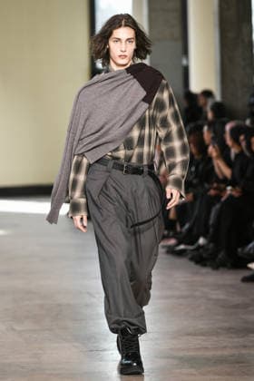 PFW - Ujoh Runway in Paris FA A model walks the runway for the Ujoh collection as part of Paris Fashion Week in Paris, on March 10, 2026. Photo by Firas Abdullah ABACAPRESS.COM Paris Ile-de-France France  Copyright: xAbdullahxFiras ABACAx