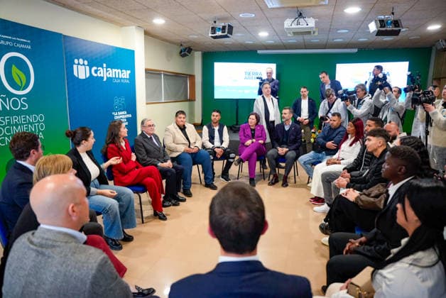 Queen Letizia visits the Cajamar Las Palmerillas Experimental Station in El Ejido for its 50th anniversary Queen Letizia chairs a meeting during the visit to the greenhouses for the 50th anniversary of the Cajamar Las Palmerillas Experimental Station March 10, 2026 in El Elejido, Almeria Andalusia, Spain Queen Letizia has visited the Cajamar Las Palmerillas Experimental Station on the occasion of its 50th anniversary The event was attended by the President of the Provincial Council of Almeria, José Antonio García Alcaina, along with other authorities and representatives of Cajamar During the visit, the advances in agricultural innovation, sustainability and biotechnology of the center were highlighted 10 MARCH 2026 Marian Leó Almeria, Anda  Copyright: xMarianxLeonx 7354868