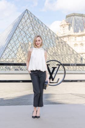 PFW - Louis Vuitton Photocall Phoebe Dynevor pictured on photocall of Louis Vuitton Womenswear Fall Winter 2026-2027 show as part of Paris Fashion Week at Louvre Museum, in Paris, France on March 10, 2026. Photo by Alexis Jumeau ABACAPRESS.COM Paris France  Copyright: xJumeauxAlexis ABACAx