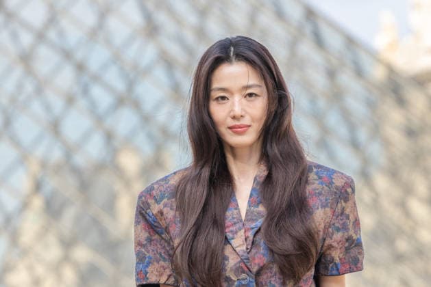 PFW - Louis Vuitton Photocall Jeon Ji-hyeon pictured on photocall of Louis Vuitton Womenswear Fall Winter 2026-2027 show as part of Paris Fashion Week at Louvre Museum, in Paris, France on March 10, 2026. Photo by Alexis Jumeau ABACAPRESS.COM Paris France  Copyright: xJumeauxAlexis ABACAx