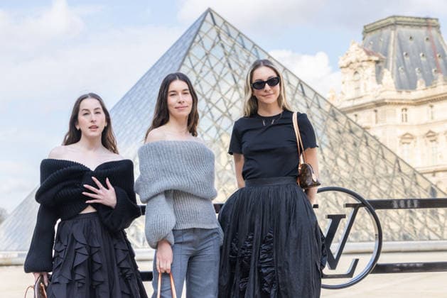 PFW - Louis Vuitton Photocall Alana Haim, Danielle Haim and Este Haim pictured on photocall of Louis Vuitton Womenswear Fall Winter 2026-2027 show as part of Paris Fashion Week at Louvre Museum, in Paris, France on March 10, 2026. Photo by Alexis Jumeau ABACAPRESS.COM Paris France  Copyright: xJumeauxAlexis ABACAx