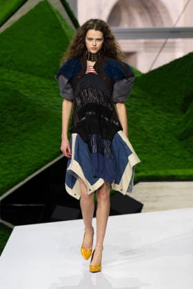 PFW - Louis Vuitton Runway LZ A model walks the runway during the Louis Vuitton Winter 2026-2027 show as part of Paris Fashion Week on March 10, 2026 at Carre du Louvre in Paris, France. Photo by Laurent Zabulon ABACAPRESS.COM  Copyright: xZabulonxLaurent ABACAx