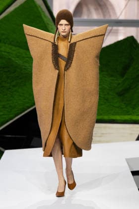 PFW - Louis Vuitton Runway LZ A model walks the runway during the Louis Vuitton Winter 2026-2027 show as part of Paris Fashion Week on March 10, 2026 at Carre du Louvre in Paris, France. Photo by Laurent Zabulon ABACAPRESS.COM  Copyright: xZabulonxLaurent ABACAx