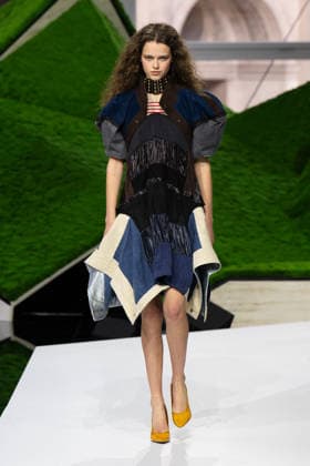 PFW - Louis Vuitton Runway LZ A model walks the runway during the Louis Vuitton Winter 2026-2027 show as part of Paris Fashion Week on March 10, 2026 at Carre du Louvre in Paris, France. Photo by Laurent Zabulon ABACAPRESS.COM  Copyright: xZabulonxLaurent ABACAx