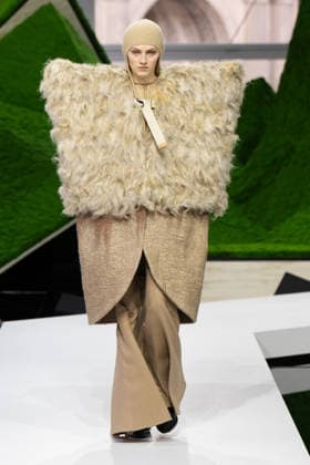 PFW - Louis Vuitton Runway LZ A model walks the runway during the Louis Vuitton Winter 2026-2027 show as part of Paris Fashion Week on March 10, 2026 at Carre du Louvre in Paris, France. Photo by Laurent Zabulon ABACAPRESS.COM  Copyright: xZabulonxLaurent ABACAx